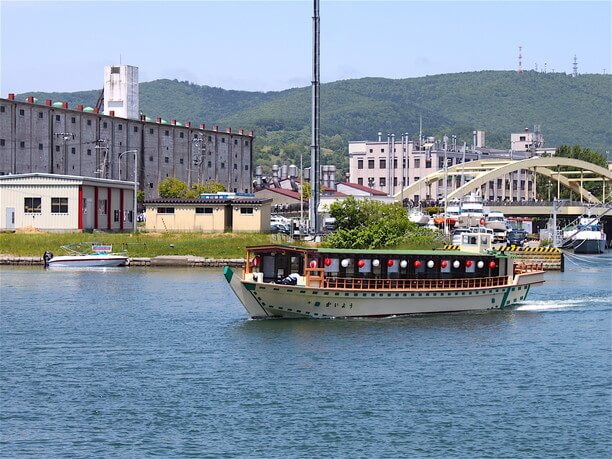 小樽港内を周遊する屋形船「かいよう」