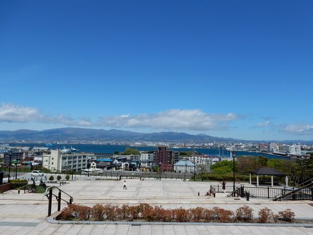 函館港や市街地を一望できるビュースポット
