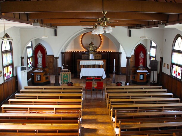 荘厳な雰囲気の礼拝堂