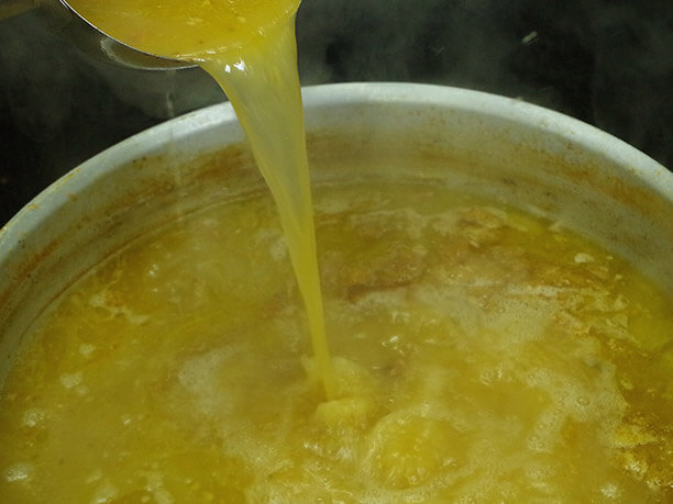 煮込まれたスープ
