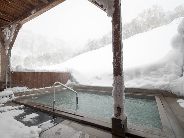 から松の湯 雪景色の露天風呂