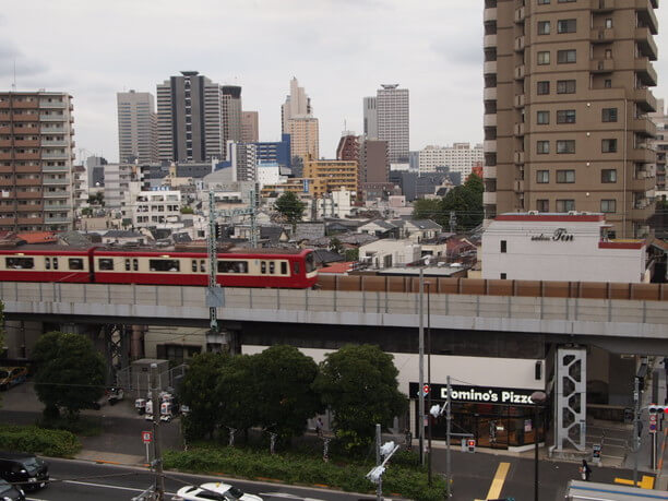 京浜急行の線路や国道